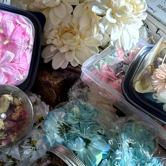 Fake flowers for arts and crafts - Picture 2 of 5